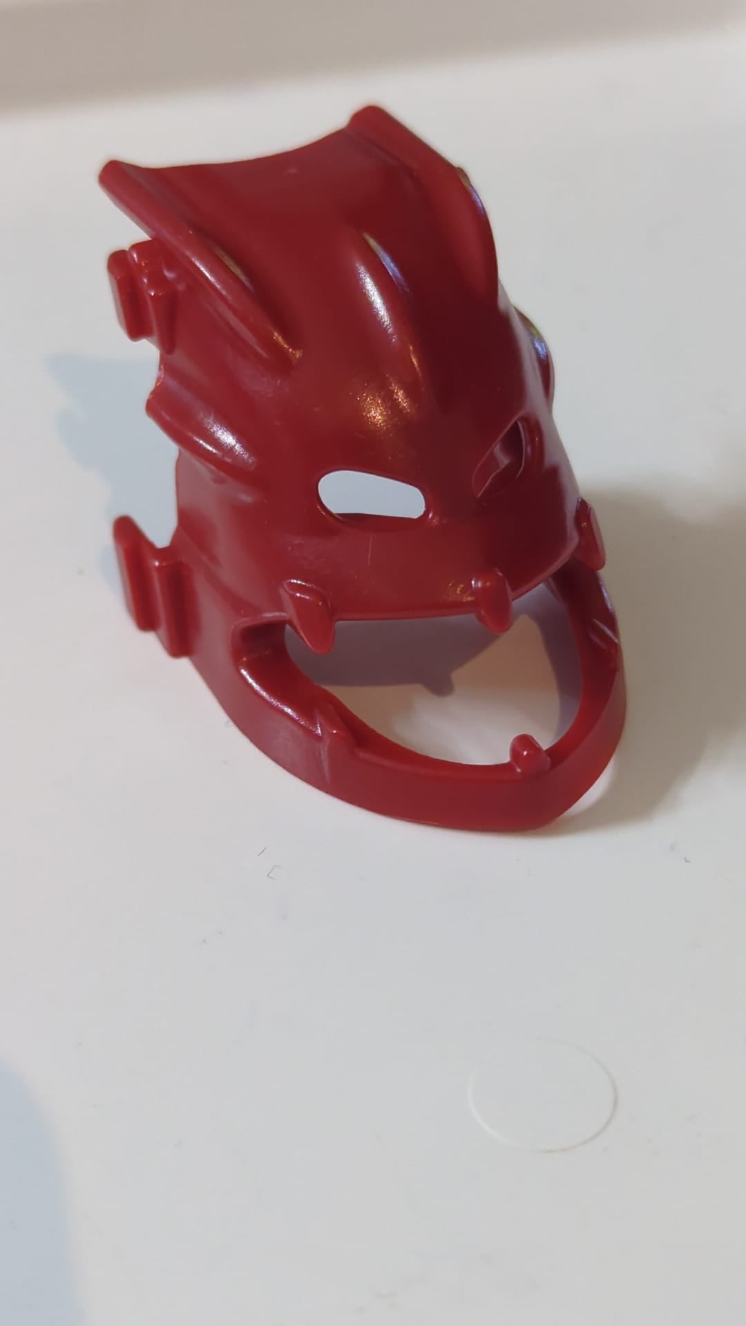 Bionicle-Maske aus dem Kanisterdeckel (Piraka Hakann) – Set 8901 dunkelrot
