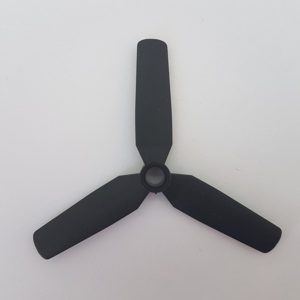 NEU Propeller 3 Blatt 9 Durchmesser mit vertiefter Mitte schwarz