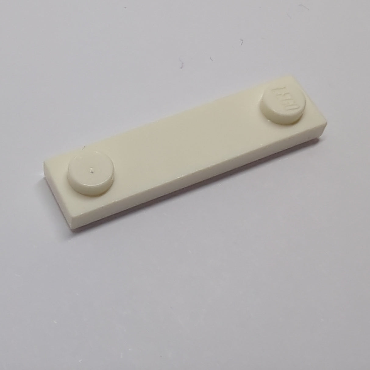 NEU Platte, Modifiziert 1 x 4 mit 2 Noppen mit Rille weiss