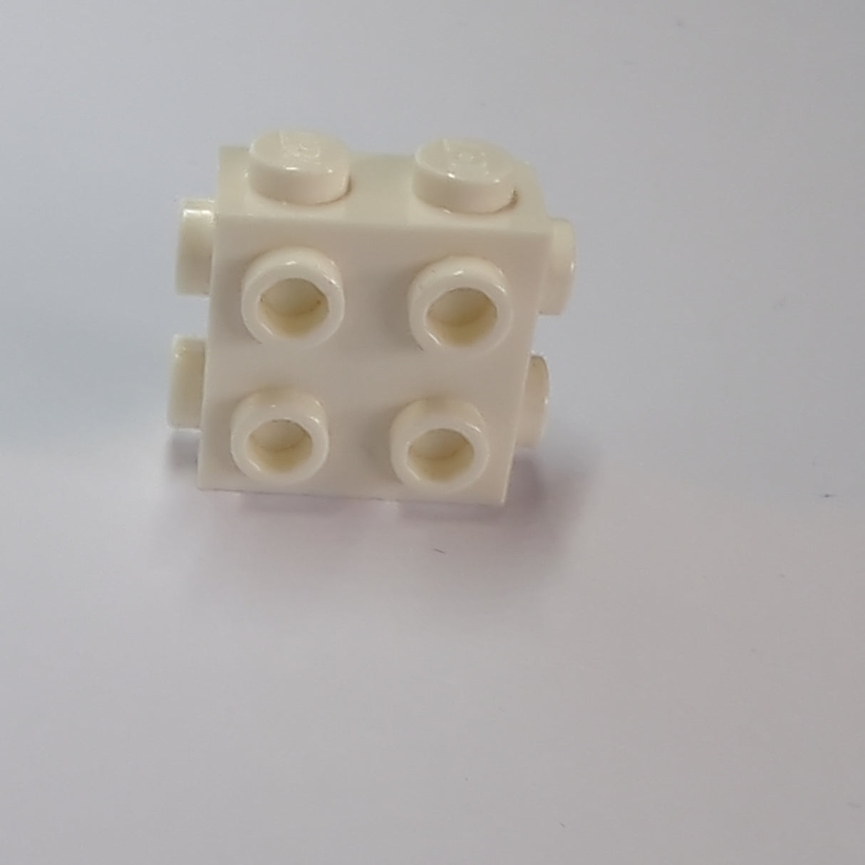 1x2x1 2/3 modifizierter Stein mit Noppen auf drei Seiten weiß white