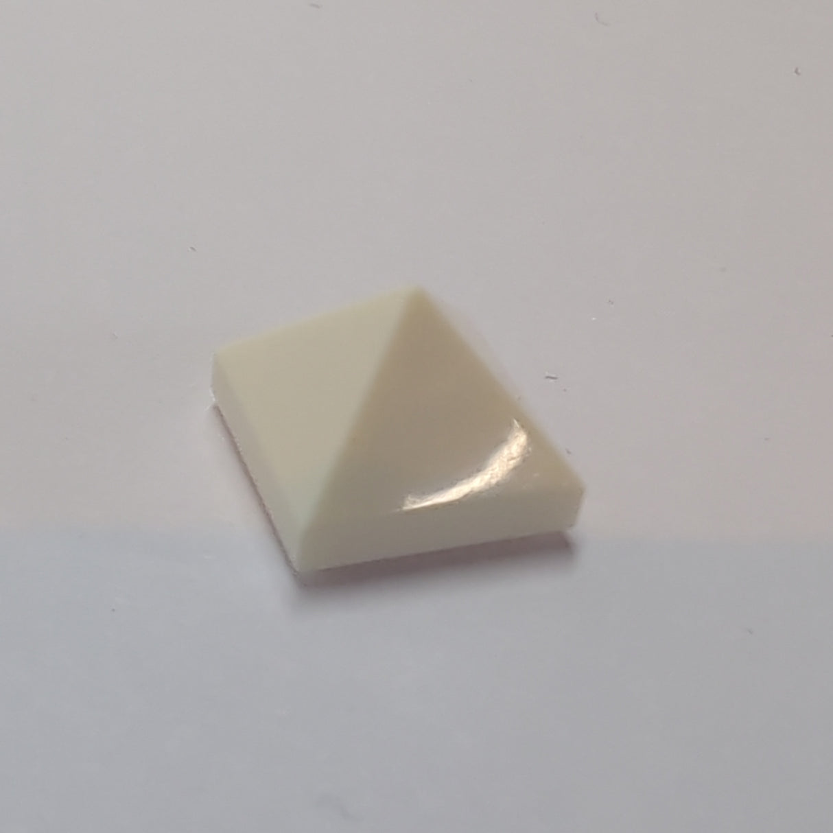 1x1 Pyramidenstein Convex weiß white