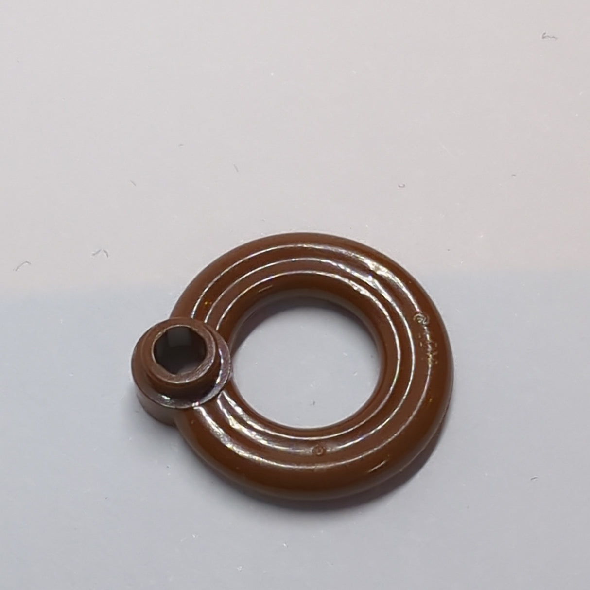 Gebrauchsgegenstand Rettungsring Toilettendeckel neubraun reddish brown