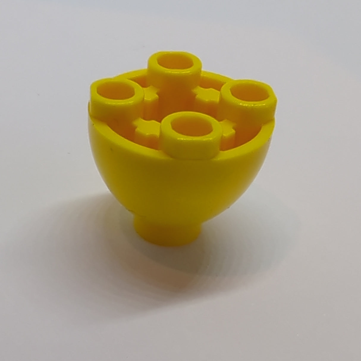 2x2 Rundstein Kuppel invers Unterteil mit Noppen gelb yellow