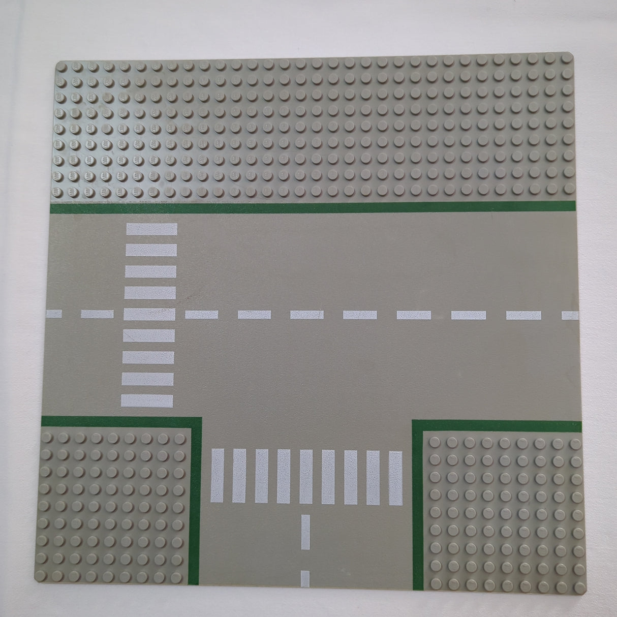 32x32 Grundplatte Strasse T-Kreuzung 9 Noppen mit Strassendruck althellgrau light gray