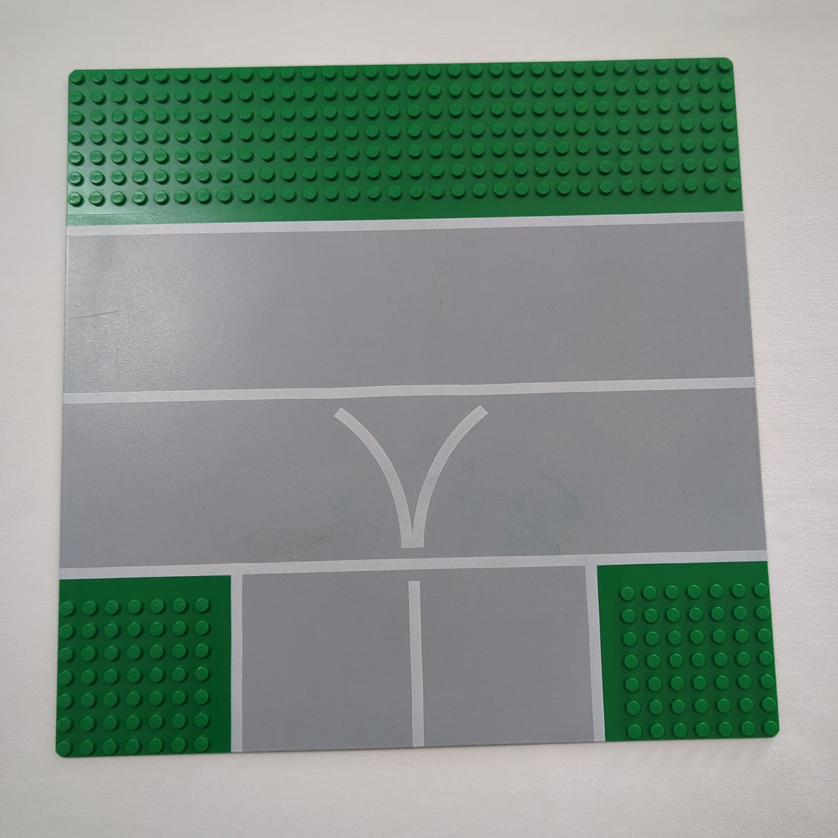 32x32 Grundplatte 7 Noppen, T-Kreuzung "V" Druck grün green
