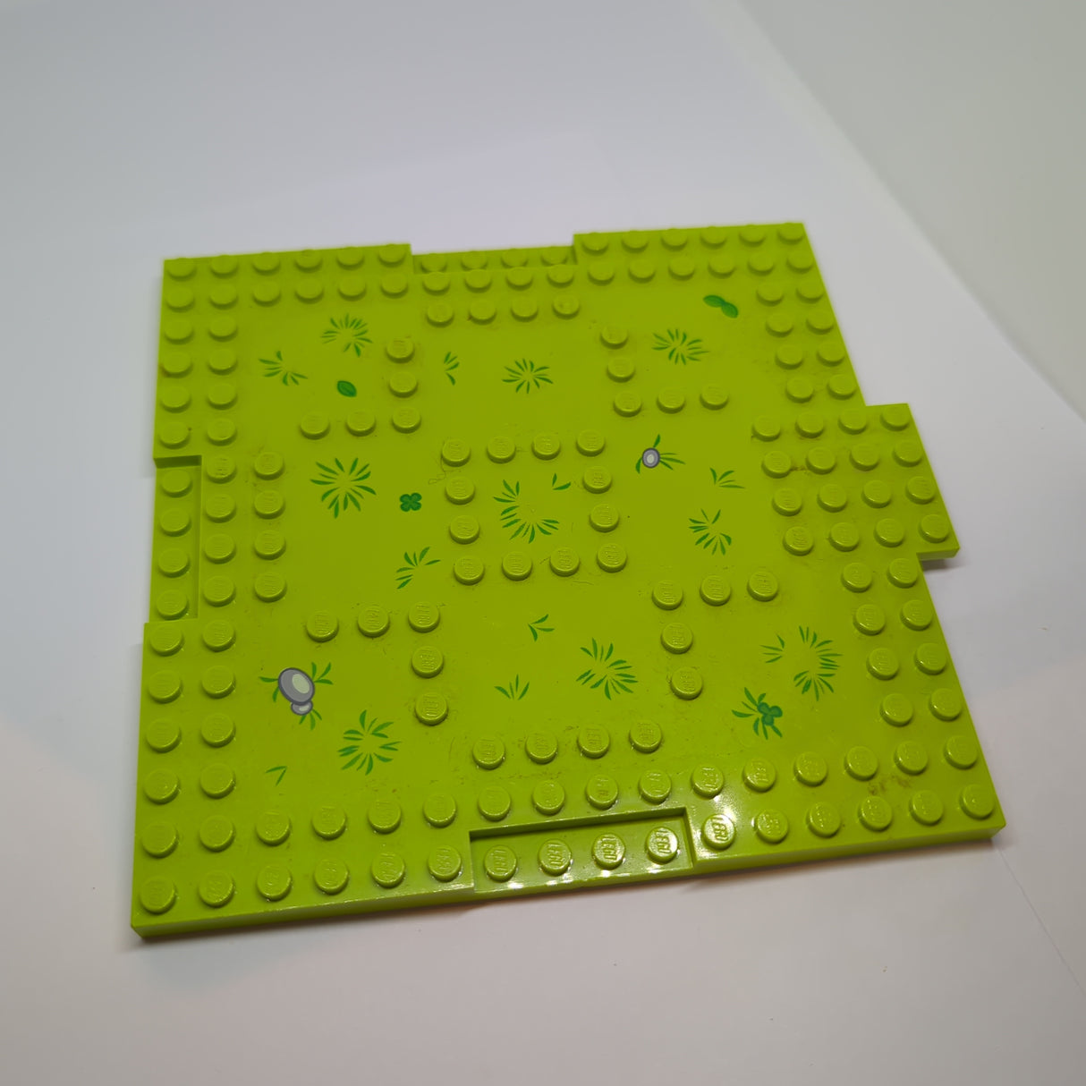 16x16x2/3 modifizierte Platte bedruckt Gras und Steine, mit Ausschnitten lindgrün lime
