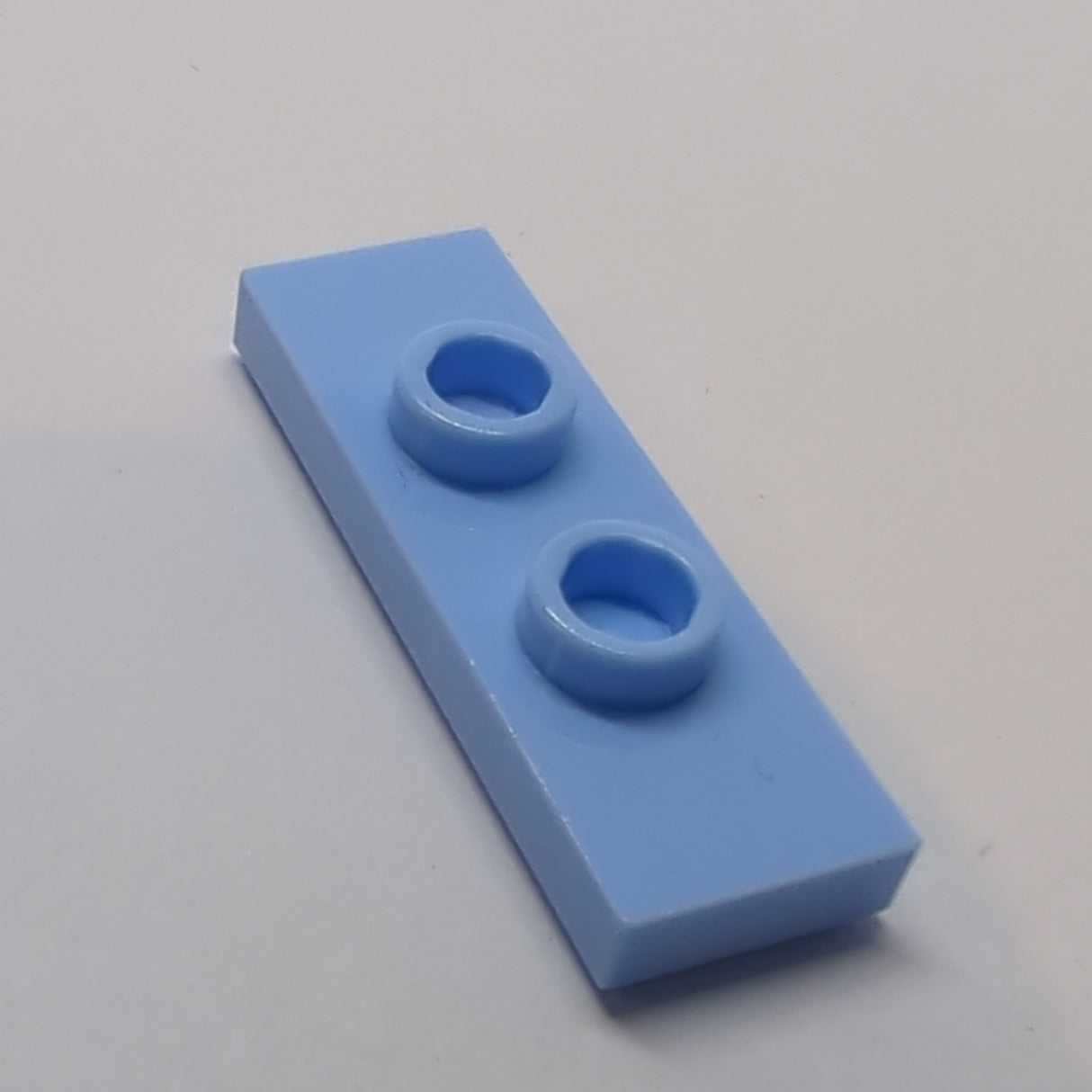 NEU Platte, Modifiziert 1 x 3 mit 2 Noppen (Doppel-Jumper) hellblau