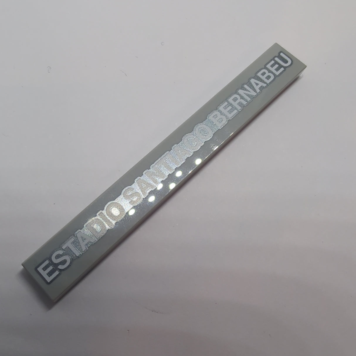 NEU Tile 1 x 8 with White and Silver ;ESTADIO SANTIAGO BERNABEU; Pattern neuhellgrau light bluish gray