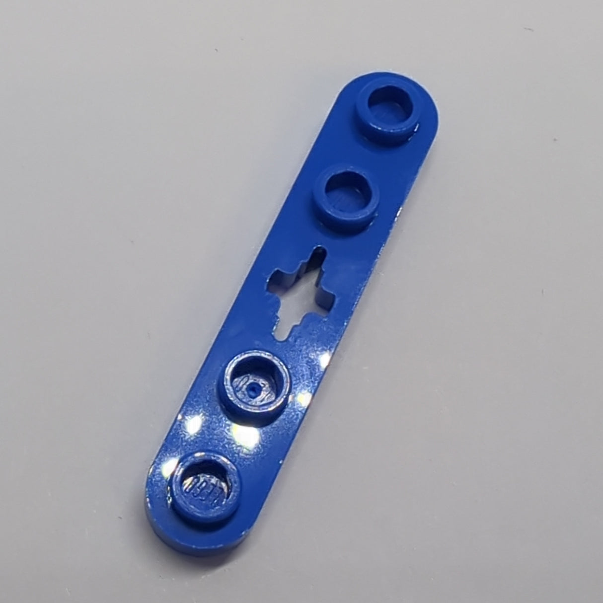 NEU Technik, Platte 1 x 5 mit runden Enden, 4 und Achsloch blau