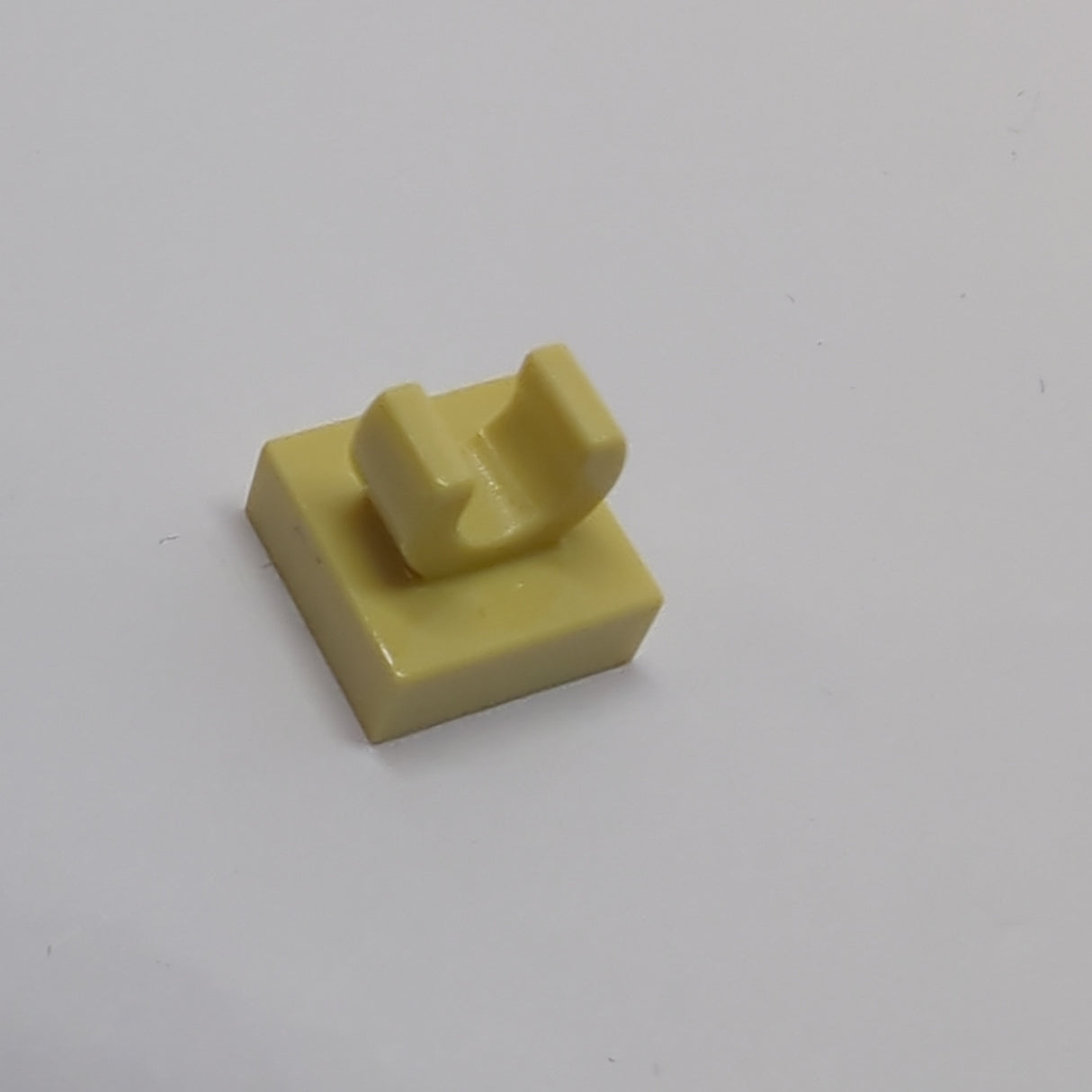 NEU Fliese, modifiziert 1x1 mit offenem O-Clip beige