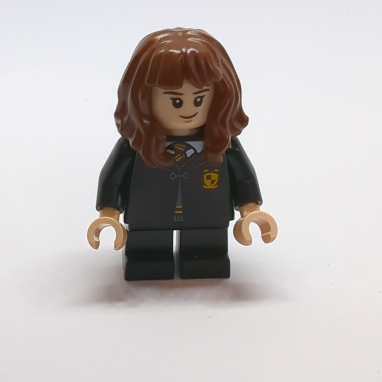 NEU Harry Potter Minifigur Hermione Granger - Gryffindor Anzug, Sweater, Shirt und Krawatte, schwarze kurze Beine hp282