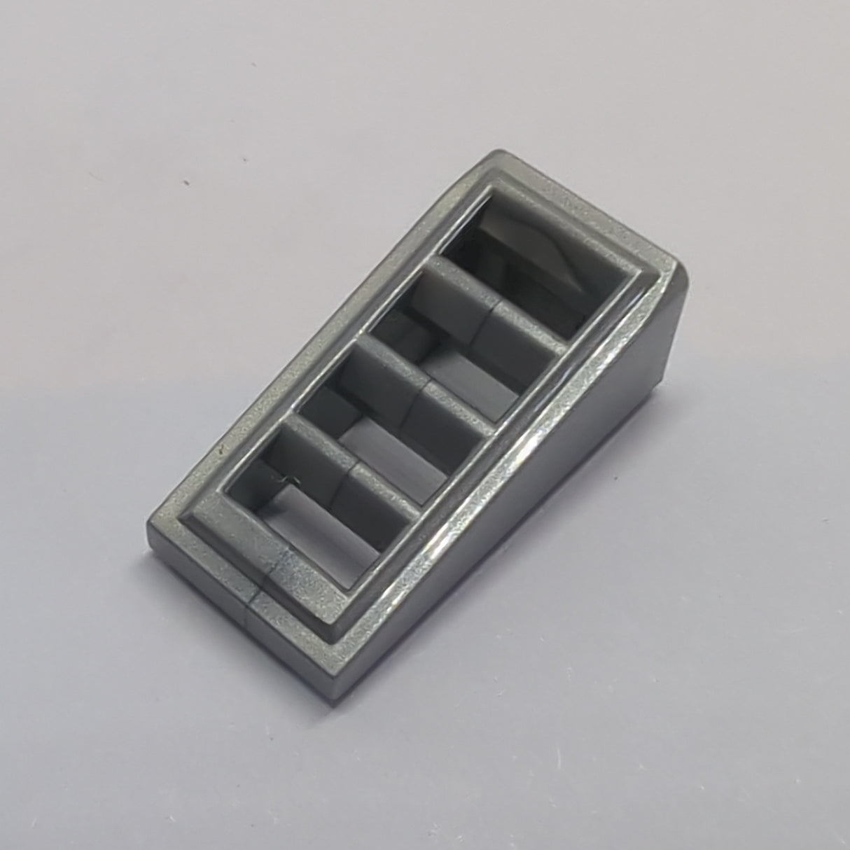 NEU Slope 18 2x1x2/3 with Grille pearlsilber flat silver