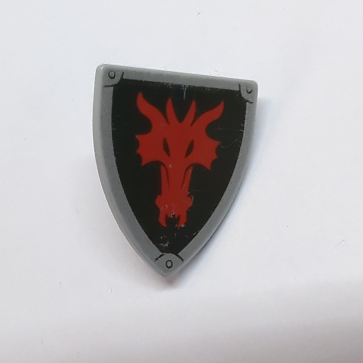 Schild bedruckt Triangular with Red Dragon Head on Black Background Pattern neuhellgrau light bluish gray