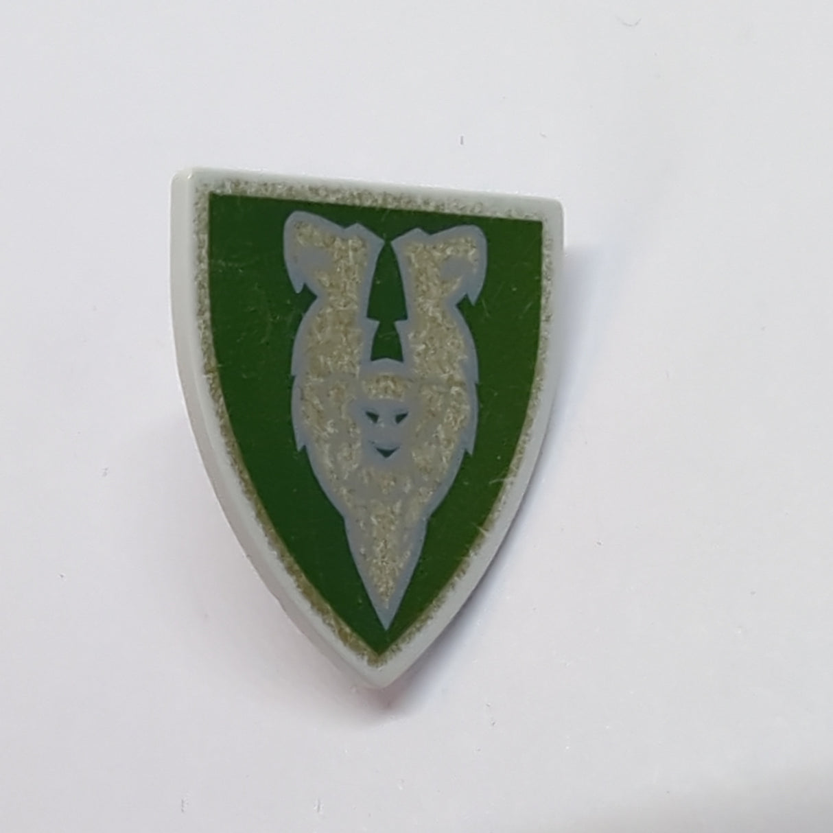Schild bedruckt Triangular with Dark Green and Gold Rascus Monkey Pattern sehr hellgrau very light bluish gray