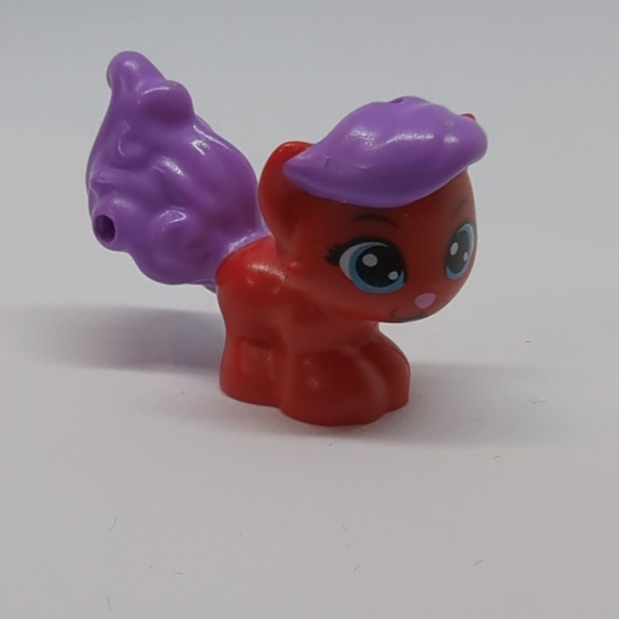 Cat, Whisker Haven Tales, Ariel's Kitten with Medium Lavender Bangs and Tail, Medium Azure Eyes and Bright Pink Nose Pattern (Treasure) rot red