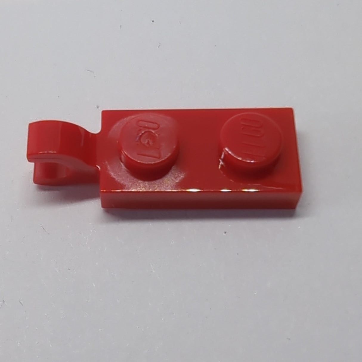 NEU Plate, Modified 1 x 2 with Clip on End (Horizontal Grip) rot red