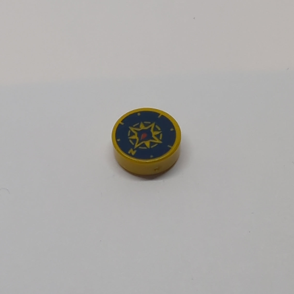 NEU Tile, Round 1 x 1 with Dark Blue Compass Rose and Red Needle Pattern pearlgold pearl gold