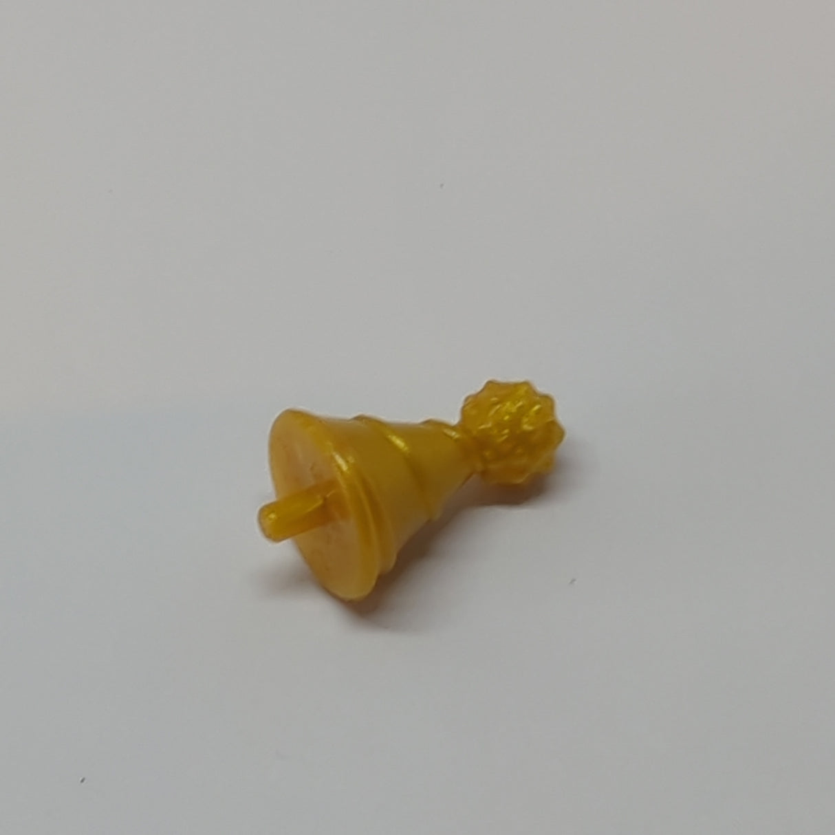 NEU Minifigur, Kopfschmuck mit kleinem Pin, Partyhut pearlgold