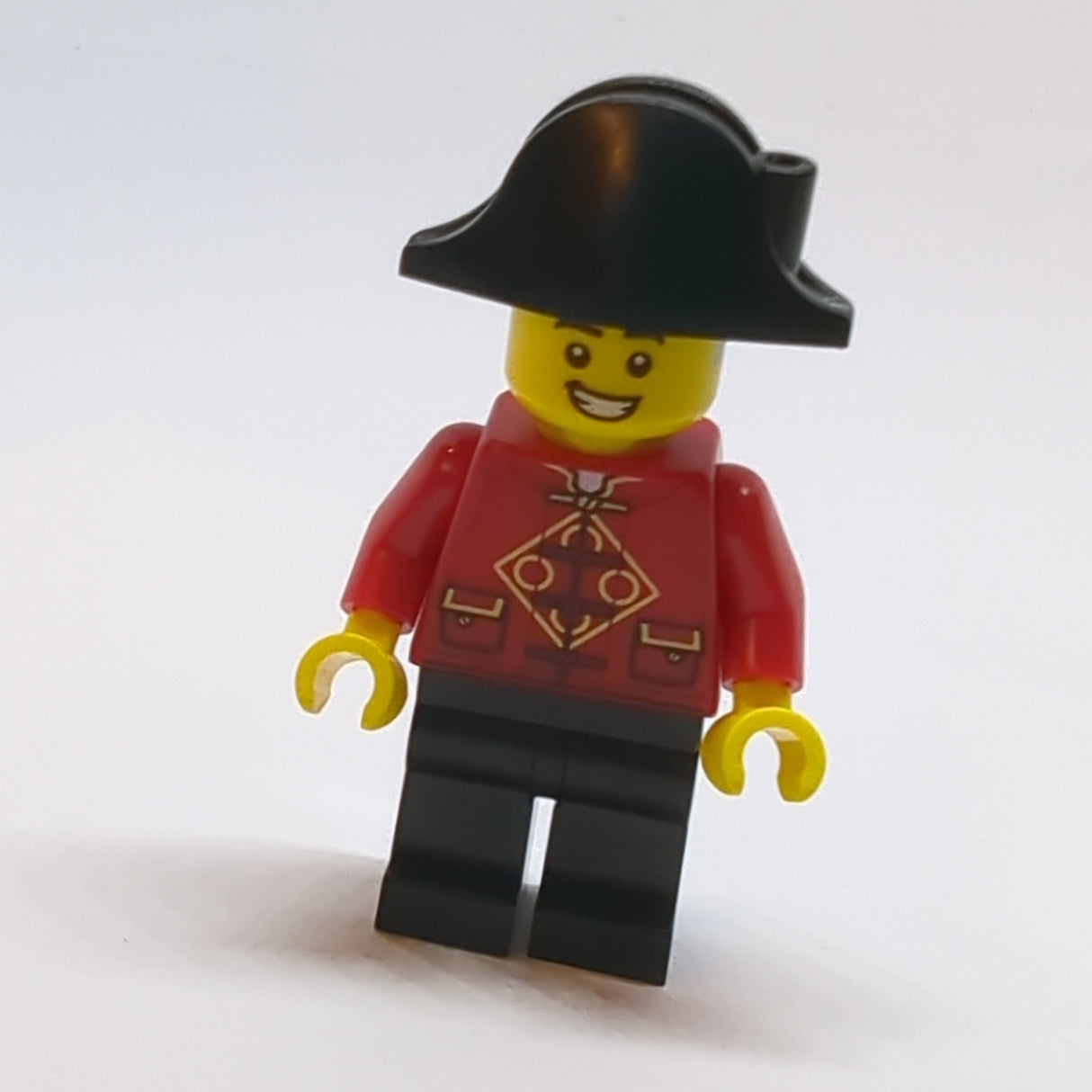 NEU Minifigur chin. Neujahr Parade Teilnehmer - männlich, schwarze Beine, Piraten Hut hol321