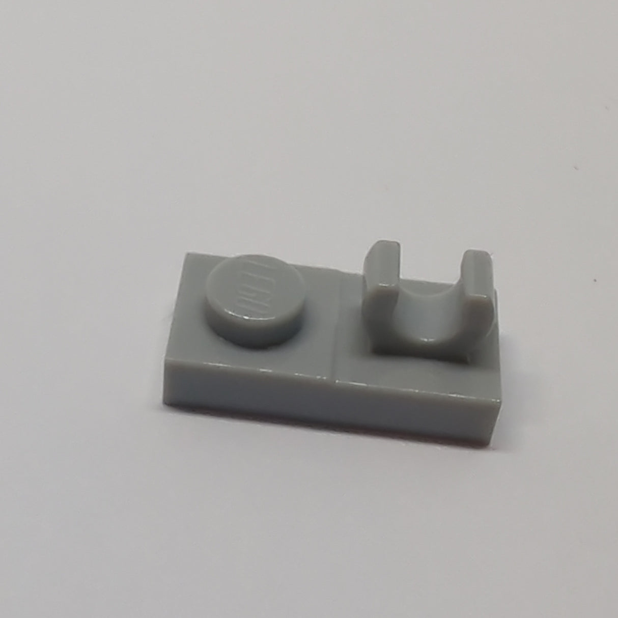 NEU Platte modifiziert 1 x 2 mit offenem O Clip oben neuhellgrau
