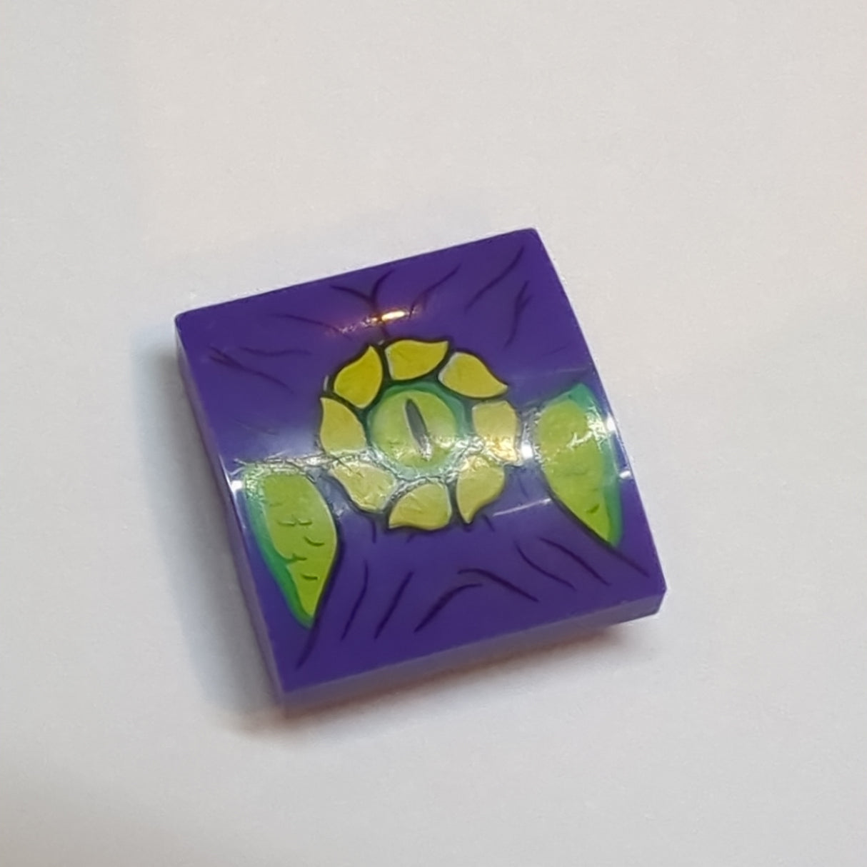 NEU Slope, Curved 2 x 2 x 2/3 with Lime Eye and Muscles Pattern bedruckt lila dark purple