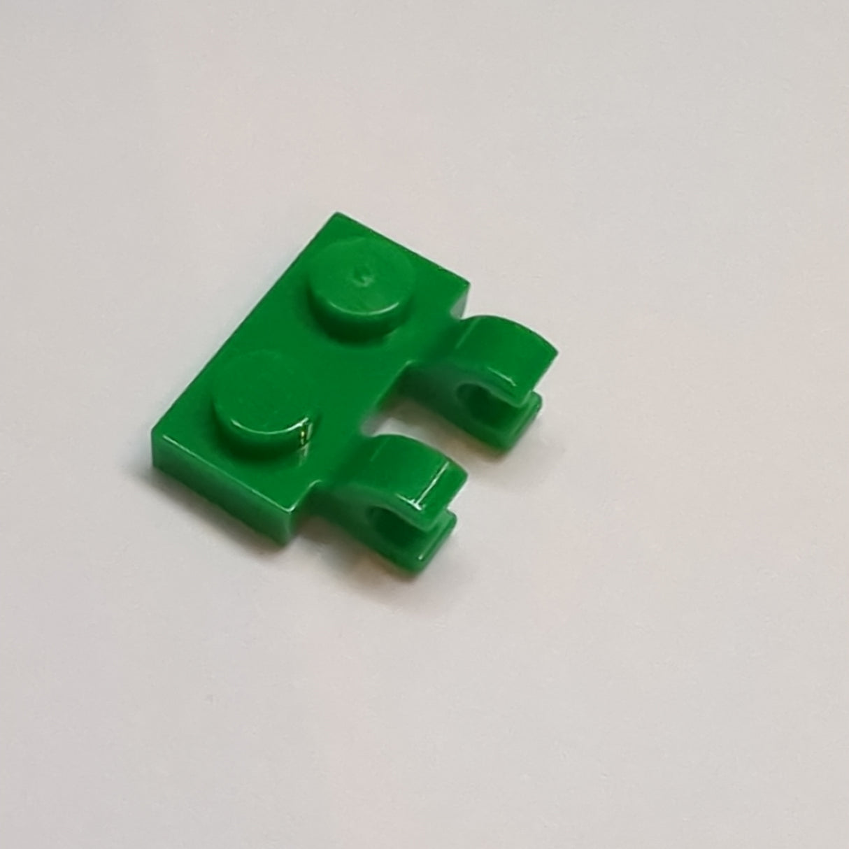 NEU Plate, Modified 1 x 2 with 2 Open O Clips (Horizontal Grip) grün green