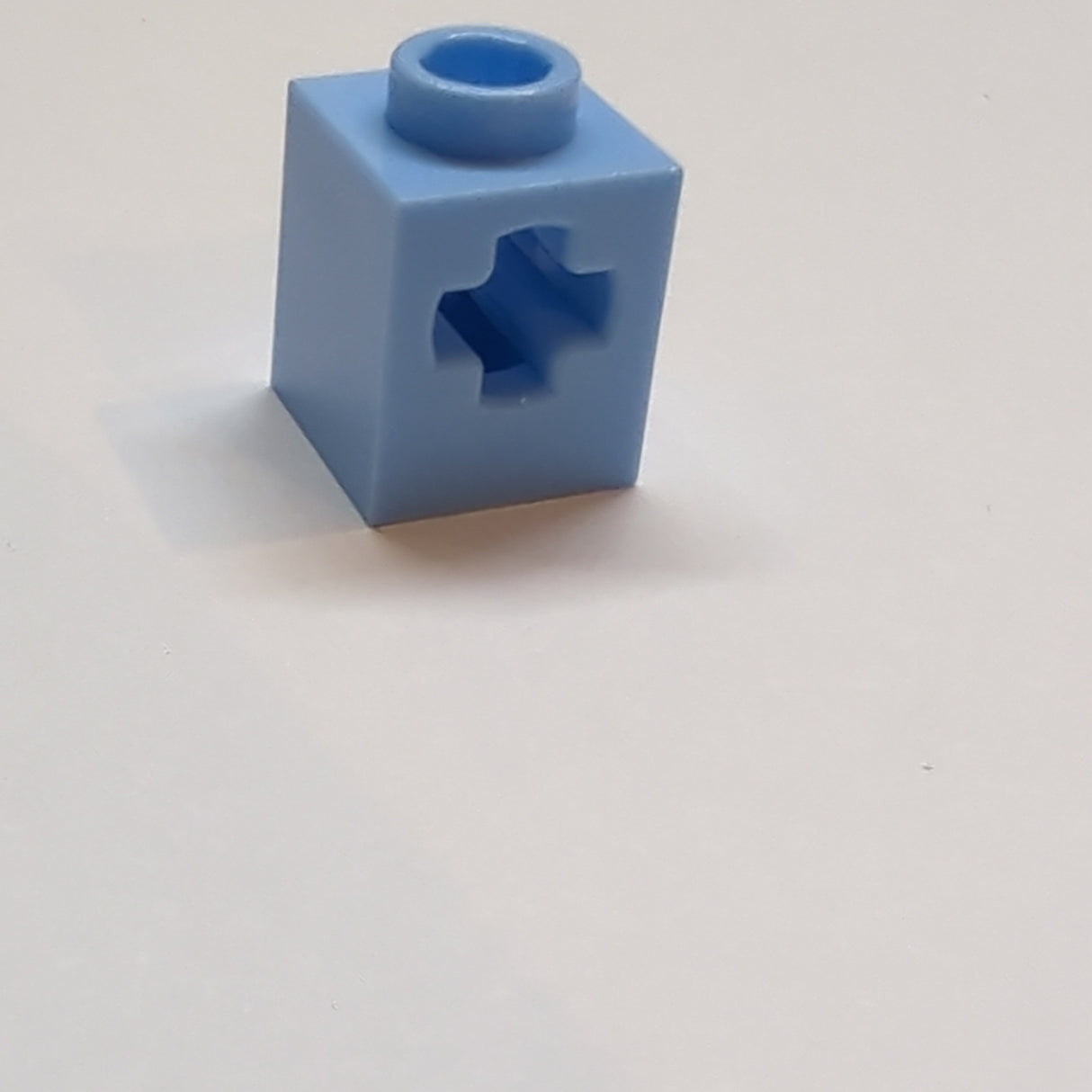 NEU Technik Stein 1 x 1 mit Achsloch hellblau