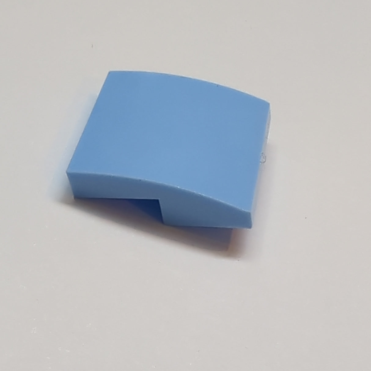 NEU Halbbogenstein flach 2 x 2 x 2/3 hellblau
