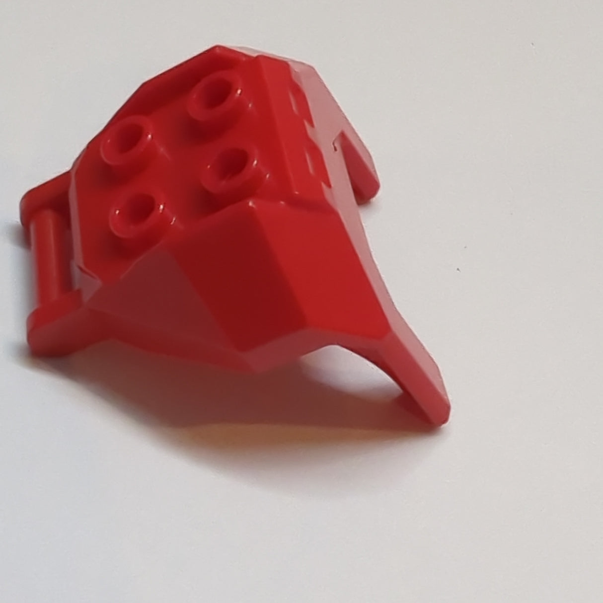 NEU Große Figurenrüstung, Truhe mit 4 Noppen und Stangengriff rot