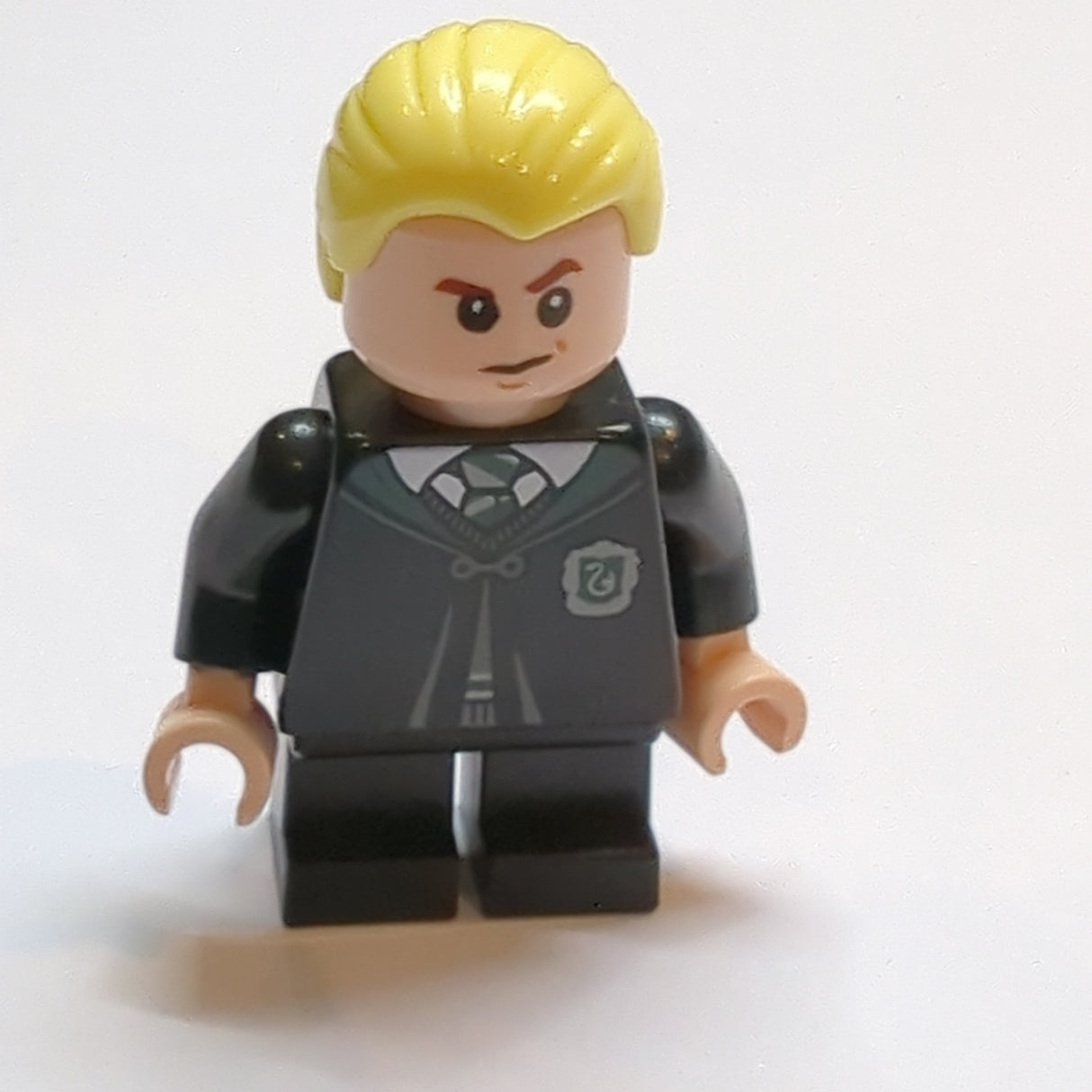 NEU Harry Potter Minifigur Draco Malfoy - schwarzer Torso Slytherin Pulli, schwarze kurze Beine hp254