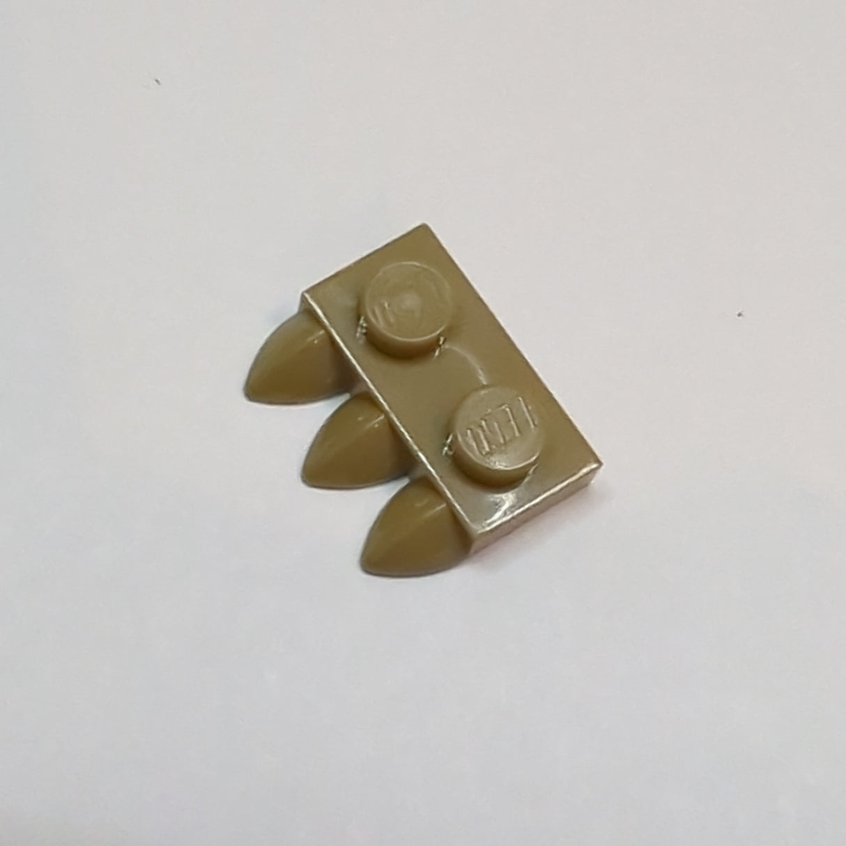 NEU Platte, modifiziert 1 x 2 mit 3 Zähnen dunkelbeige