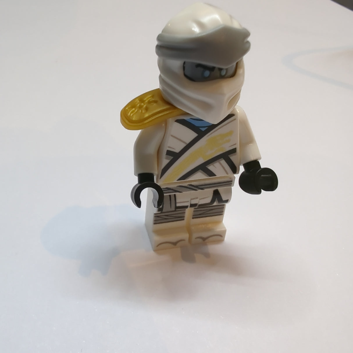 NEU Ninjago Minifigur Zane - Legacy Schulterpolster, pearlsilber Kopf njo670