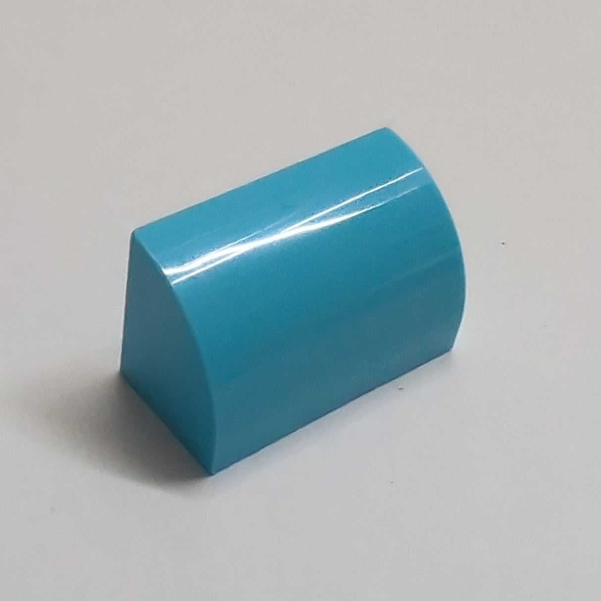 NEU modifizierter Stein, gebogen 1 x 2 x 1 azur