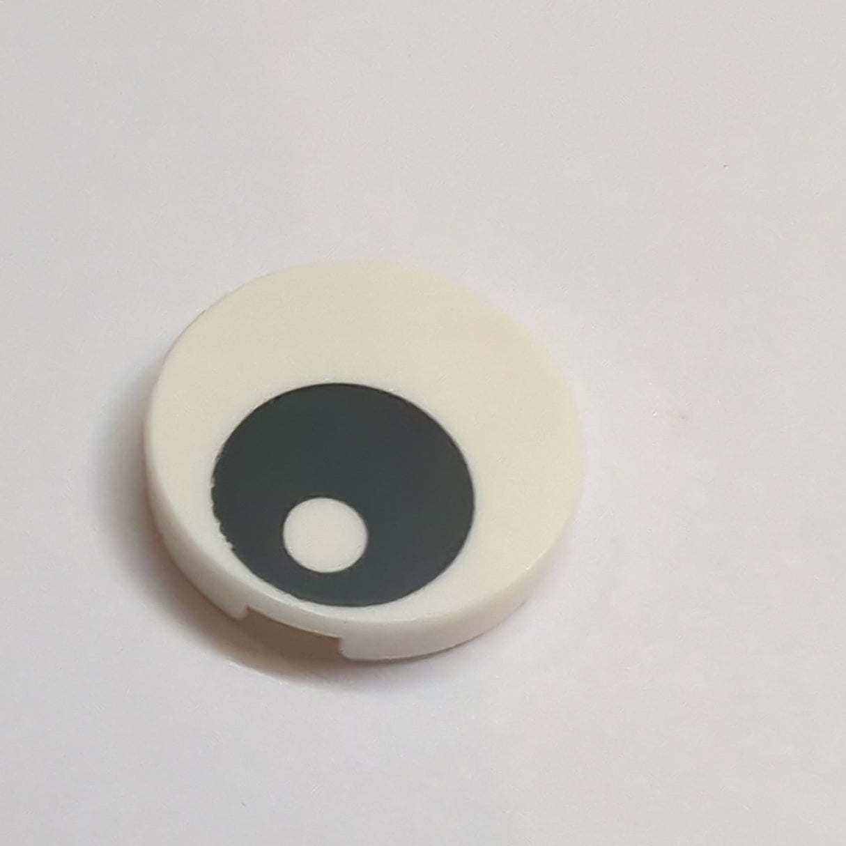 NEU Fliese, rund 2 x 2 mit Bodenstiftaufnahme mit schwarzem Auge und Pupillenmuster weiß