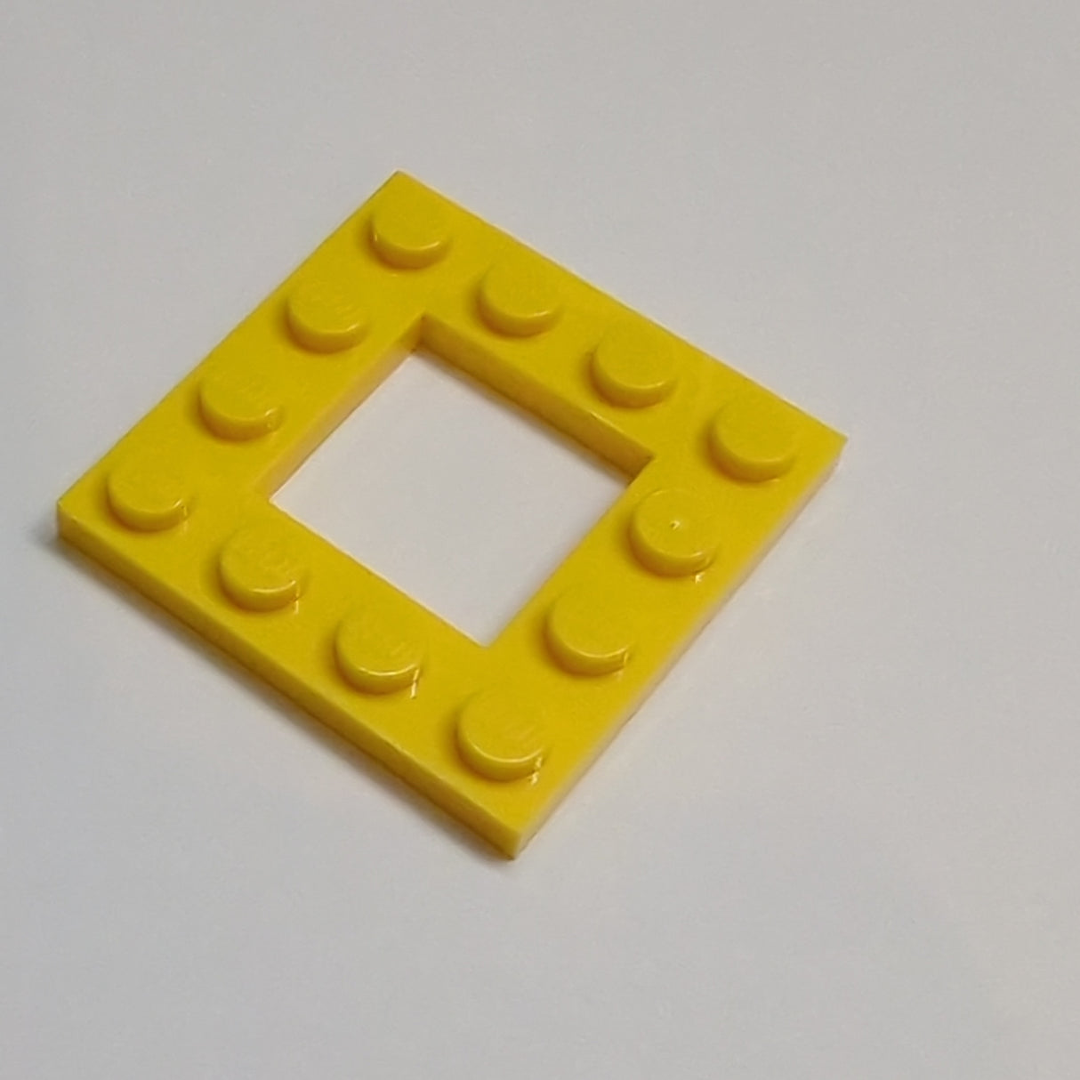 NEU Plate, Modified 4 x 4 with 2 x 2 Open Center gelb yellow