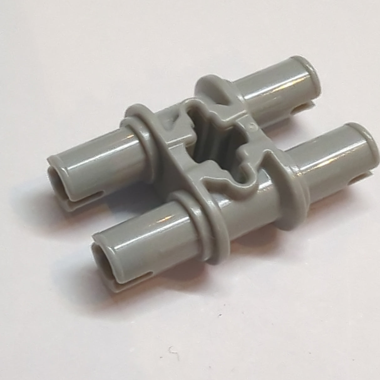 NEU Technic, Pin Double with Axle Hole with Squared Pin Holes neuhellgrau light bluish gray