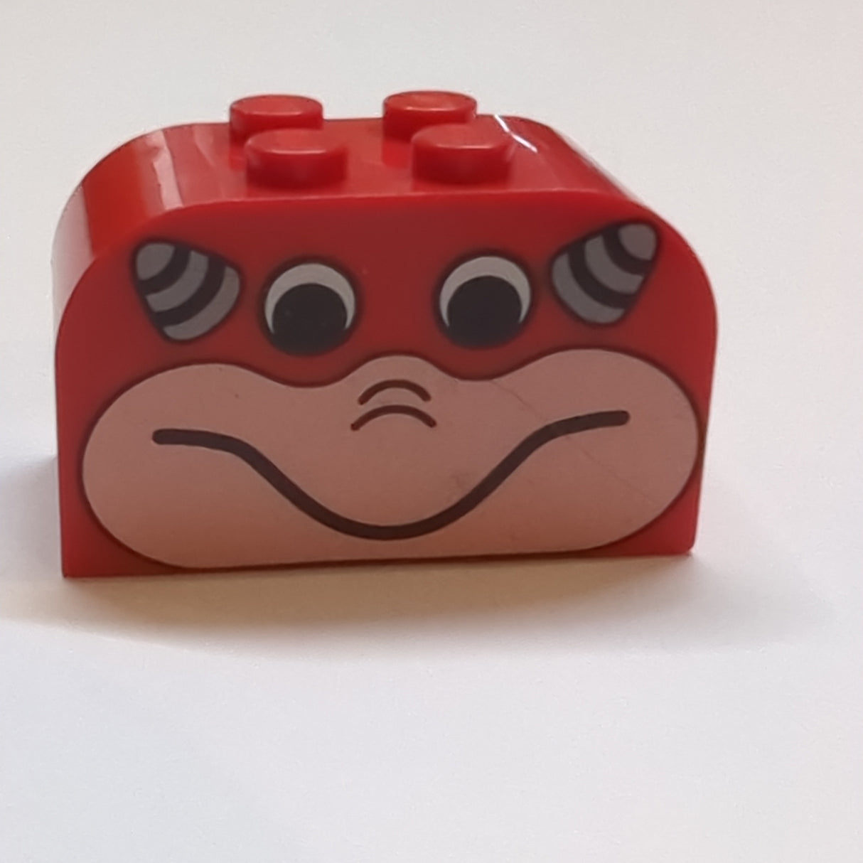 2x4x2 Bogenstein mit 4 Noppen bedruckt with Face and Horns Pattern rot red