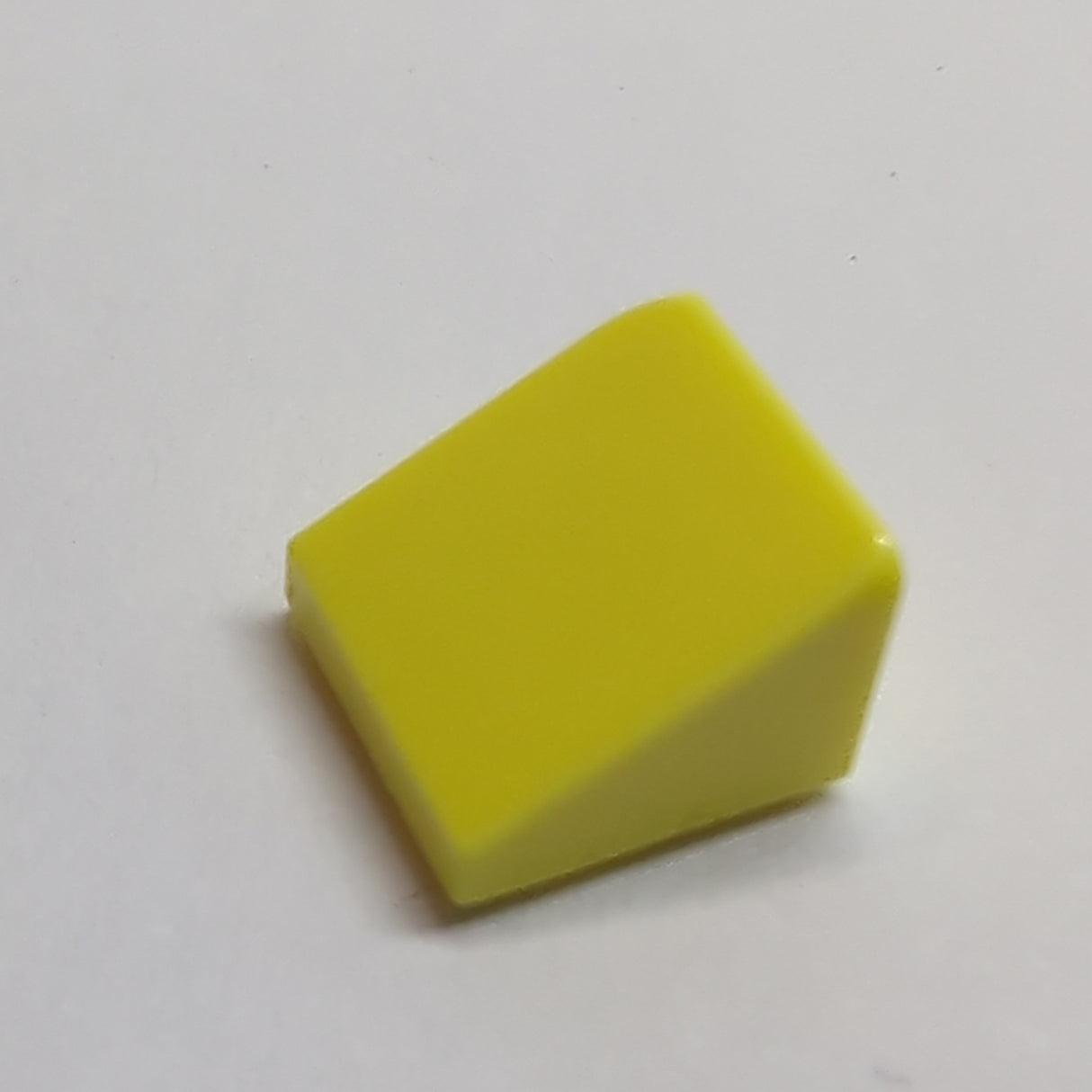 NEU Dachstein Käseecke 30 1 x 1 x 2/3 hellgelb