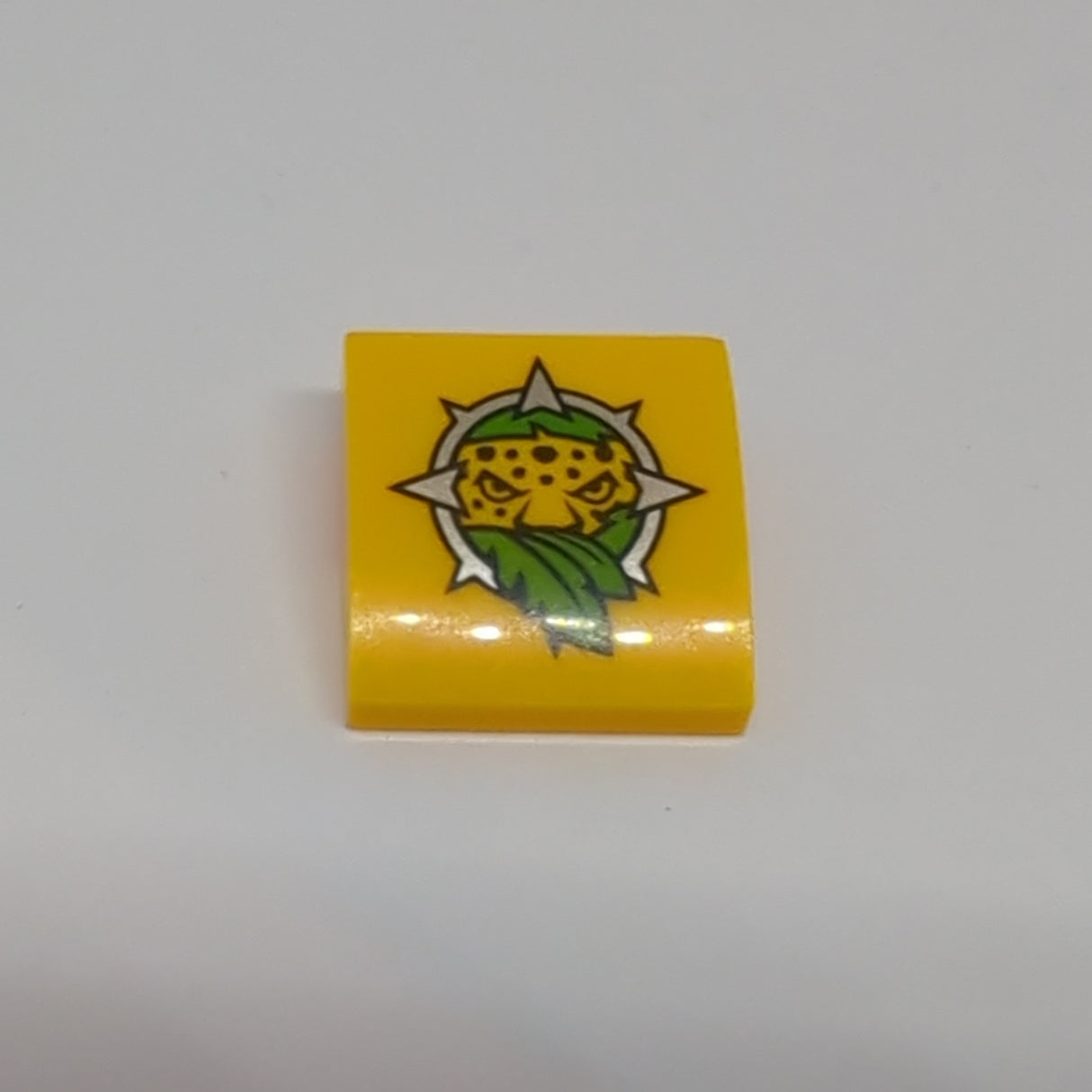 2x2 Halbbogenstein flach keine Noppen mit Leopardenkopf- und Blättermuster bedruckt hellorange bright light orange