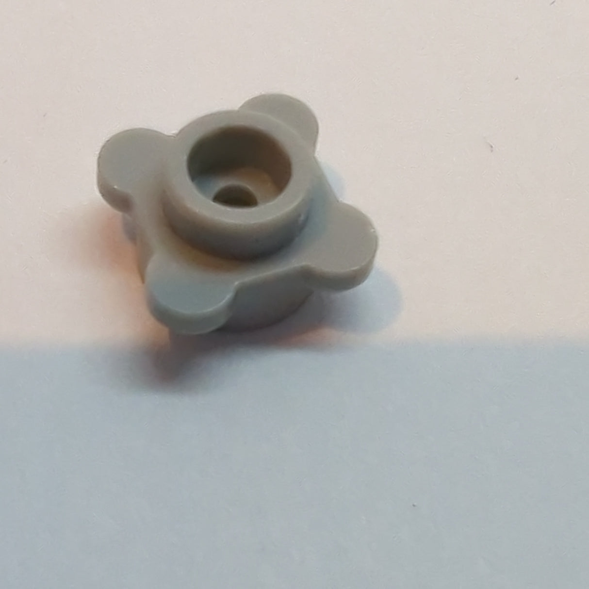 1x1 Rundplatte Blumenrand mit 5 Blüten neuhellgrau light bluish gray