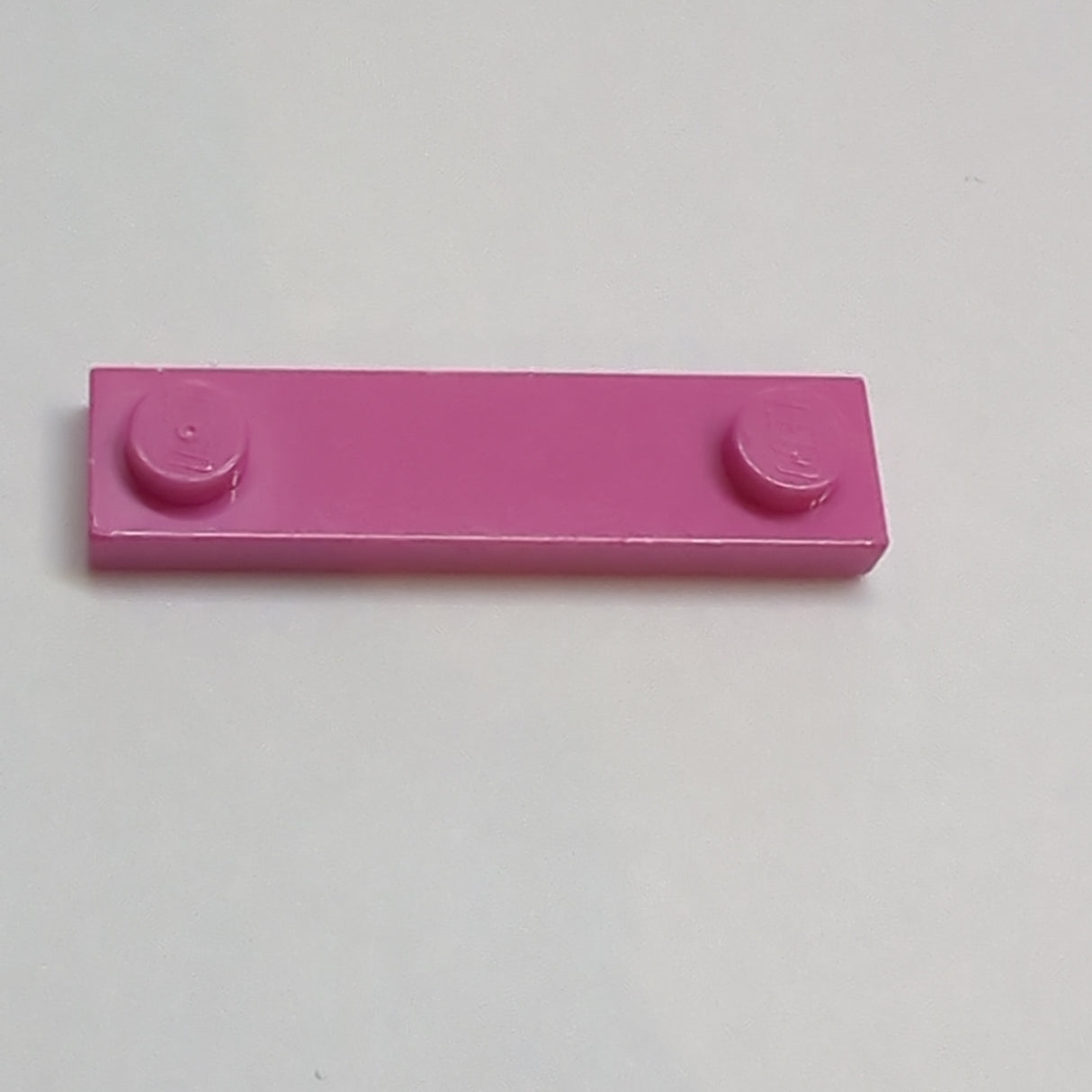 1x4 modifizierte Fliese mit Nut mit 2 Noppen außen knallpink dark pink