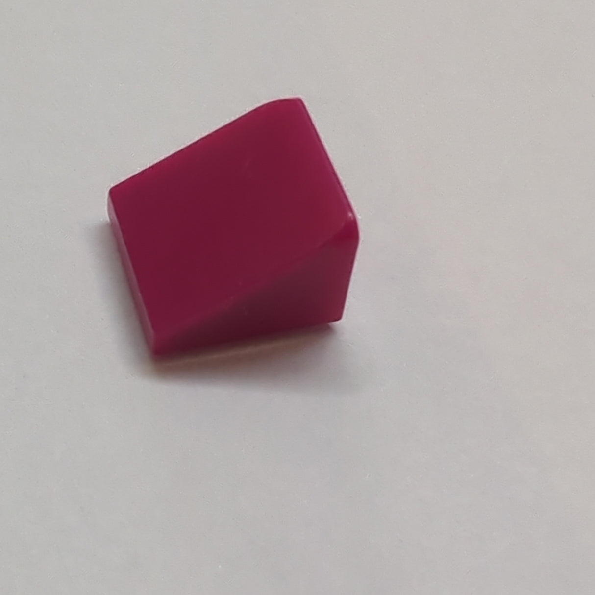 NEU Dachstein Käseecke 30 1 x 1 x 2/3 magenta