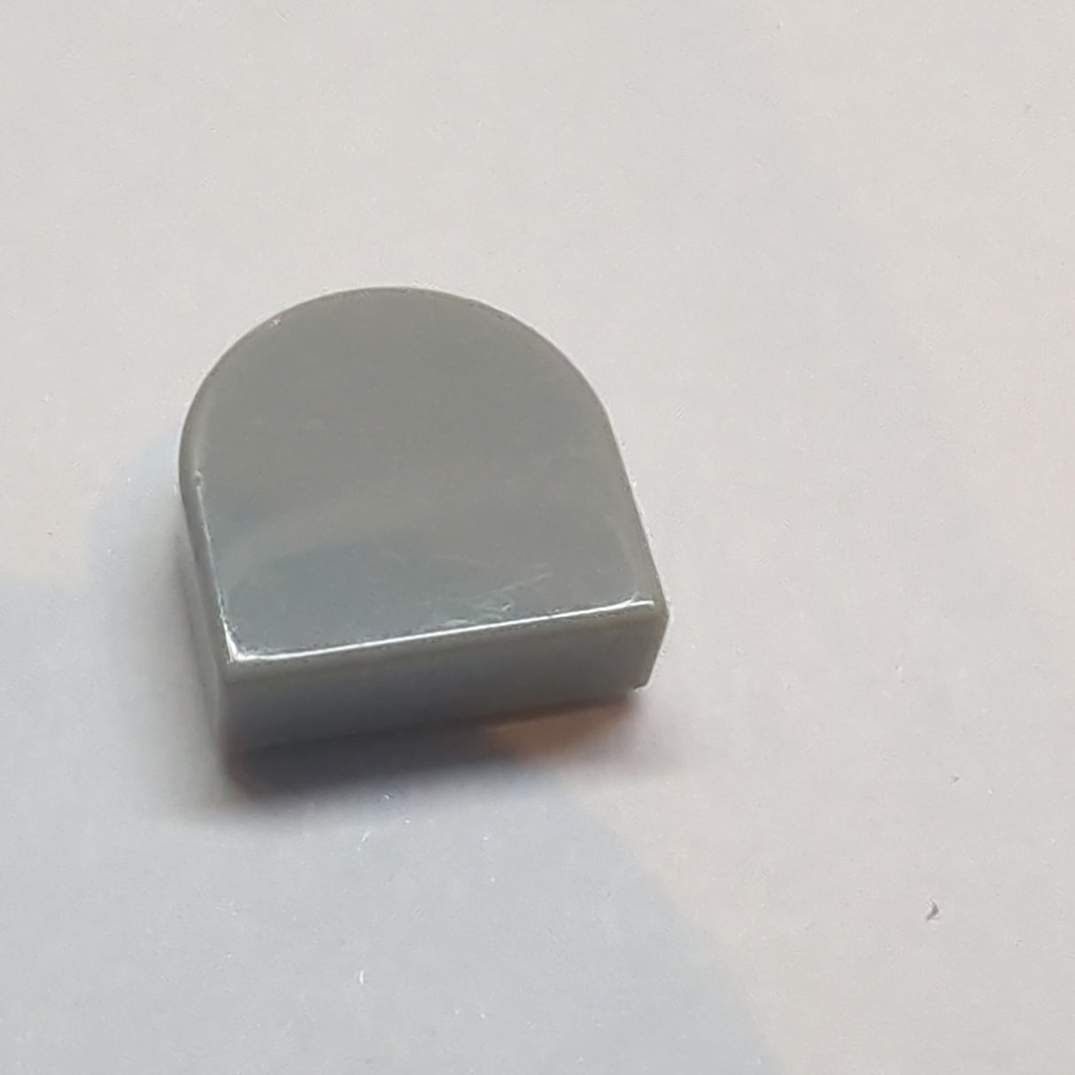 1x1 Fliese Halbkreis verlängert, neuhellgrau light bluish gray
