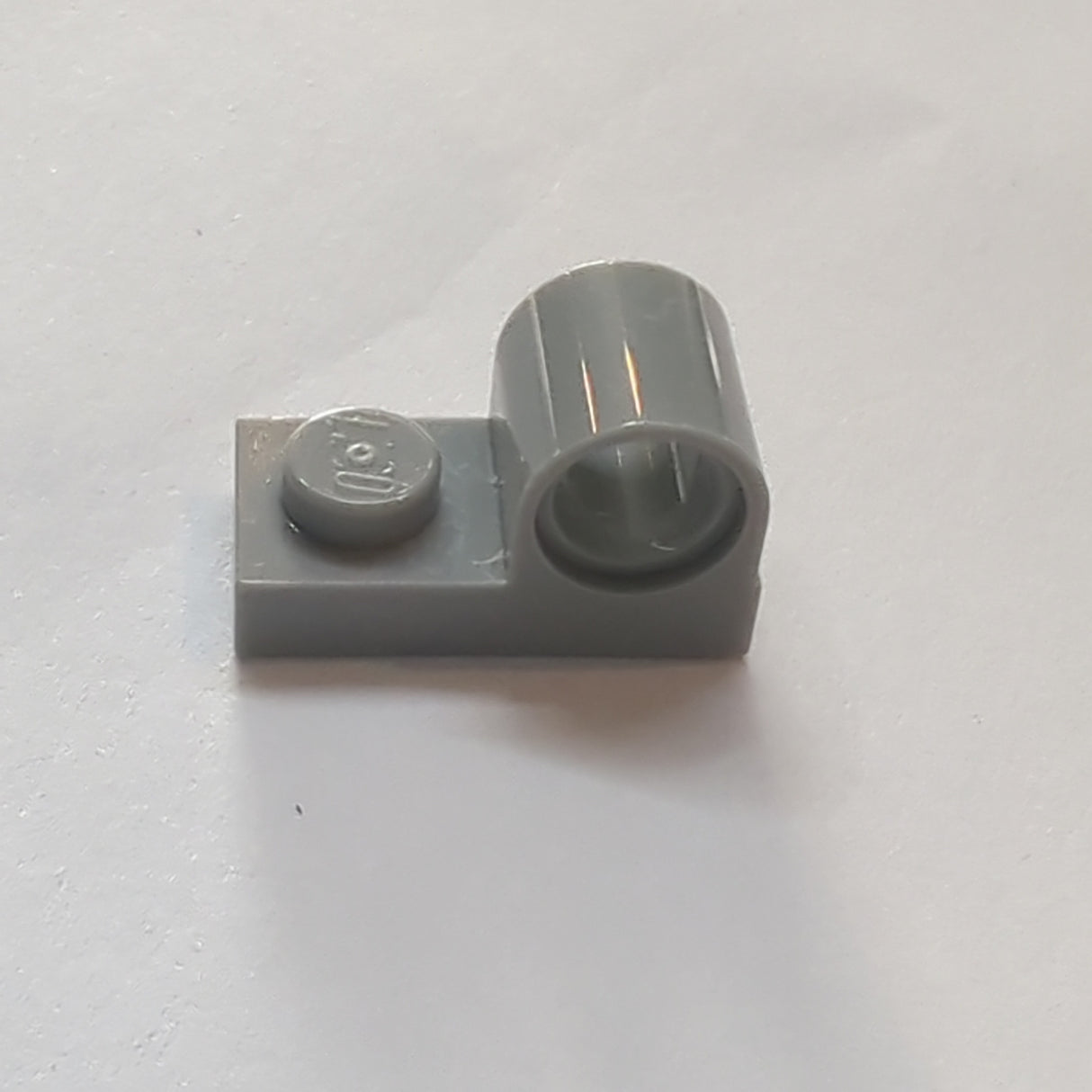 NEU Platte, modifiziert 1 x 2 mit Pinloch oben neuhellgrau