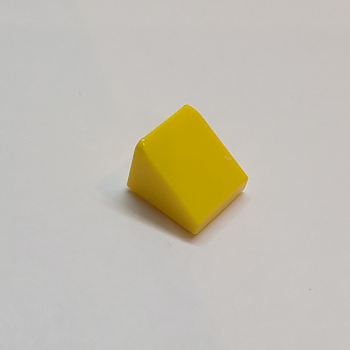 NEU Dachstein Käseecke 30 1 x 1 x 2/3 gelb