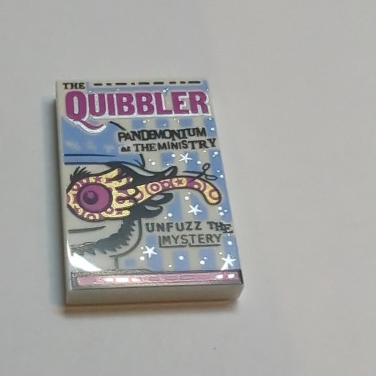 NEU Fliese 2 x 3 mit The Quibbler Zeitungs-Muster weiß