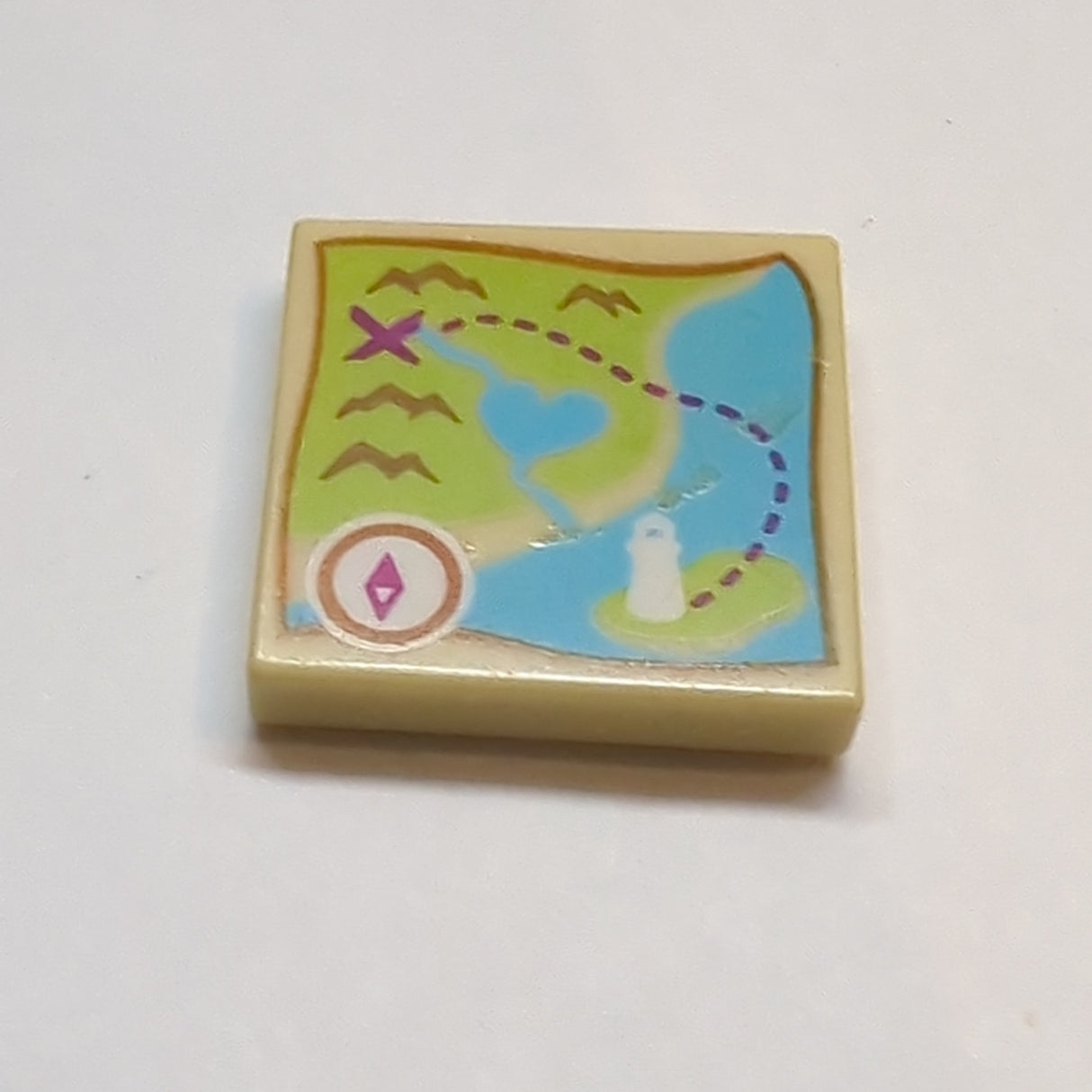 2x2 Fliese bedruckt mit Map Heartlake City Bay Pattern beige tan