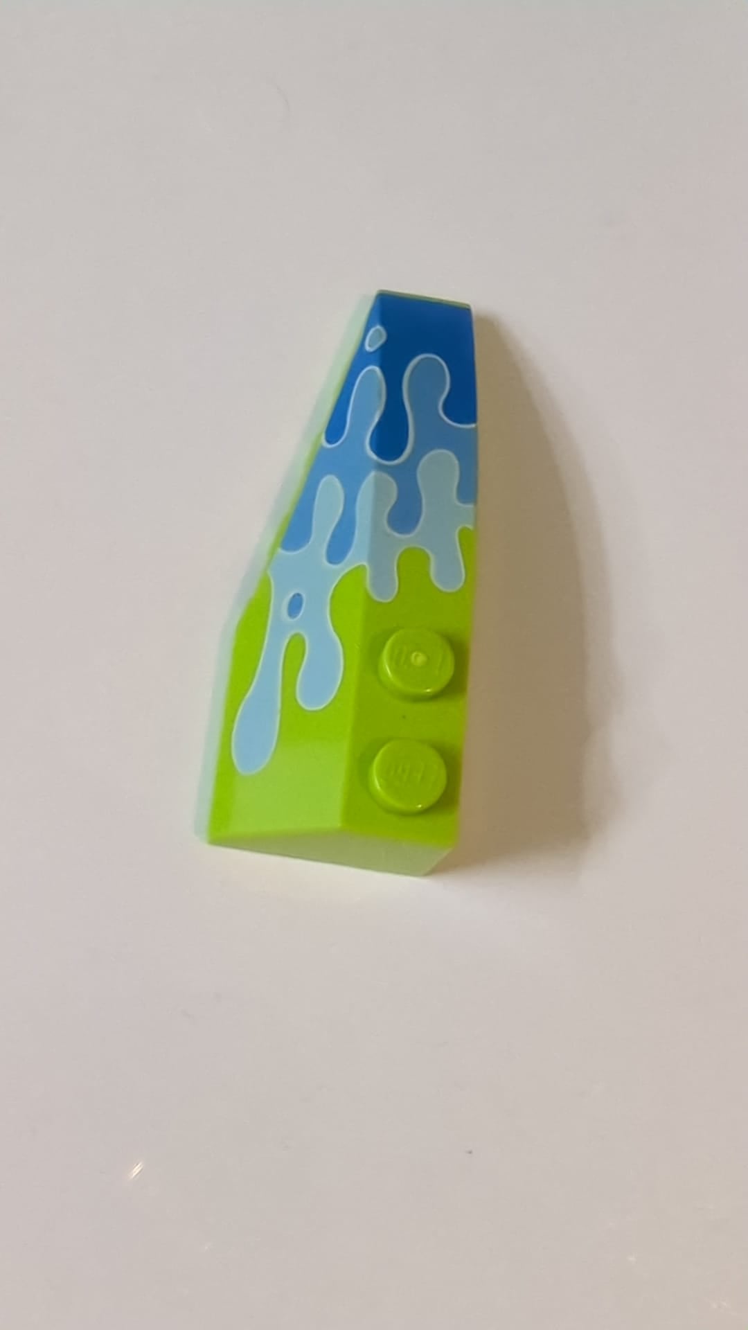 6x2 Keil links mit blauem Wasserspritzmuster lindgrün