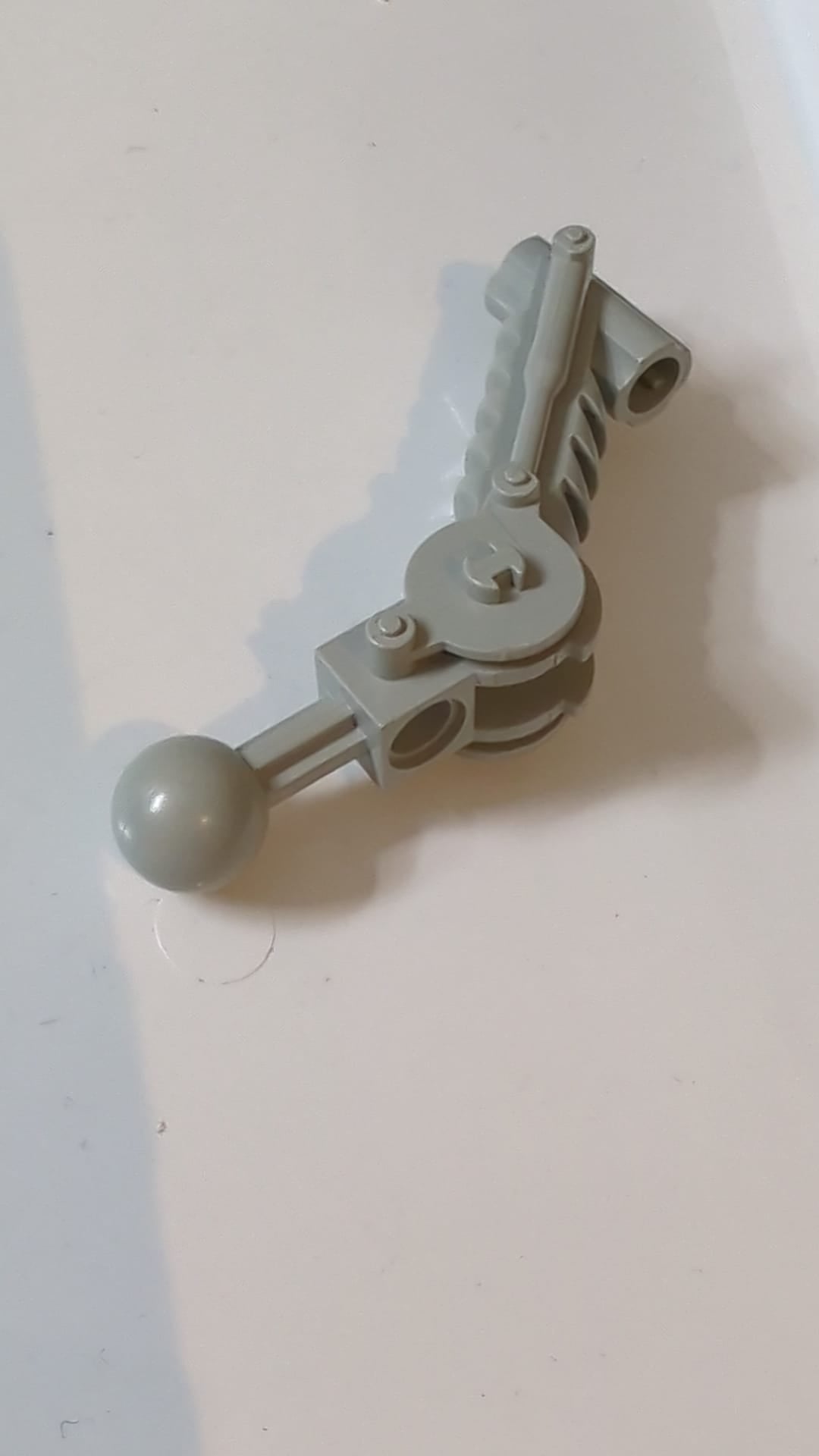 5x7 Bionicle Kugelgelenk Arm mit doppelter Achsbohrung bei 90 Grad althellgrau