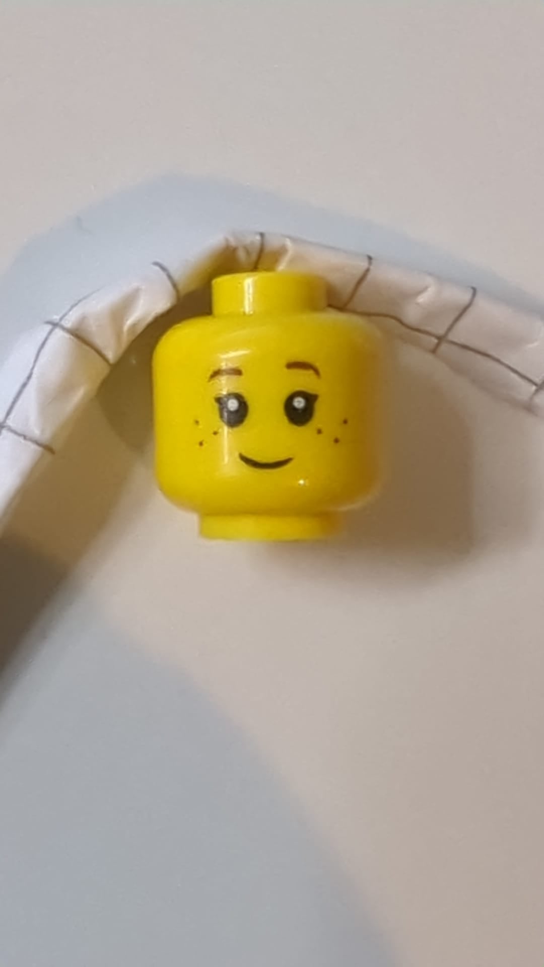 Minifigur, Kopf, Kind, schwarze Wimpern, braune Augenbrauen, Sommersprossenmuster gelb